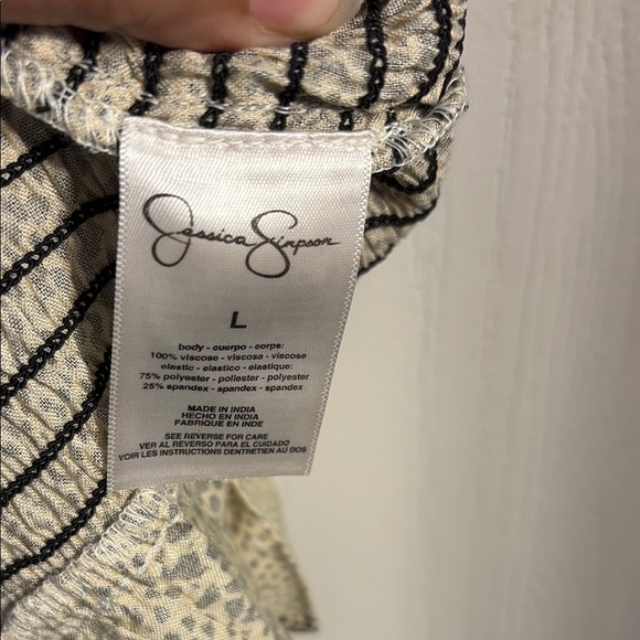 Jessica Simpson Black and Cream Patterned Blouse - Picture 6 of 7